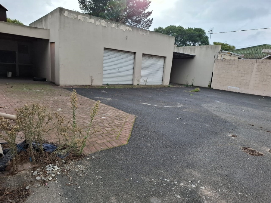 6 Bedroom Property for Sale in Oakdale Western Cape